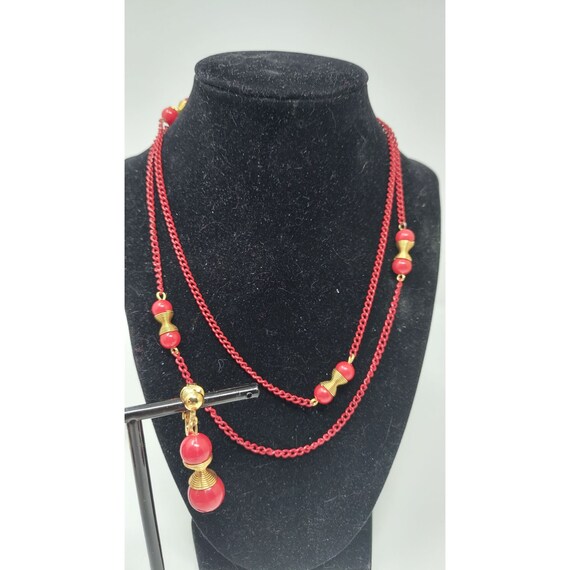 Stunning Red Lucite Gold Tone Retro Red Chain Cli… - image 9