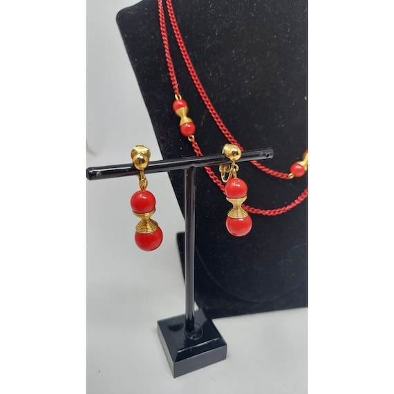 Stunning Red Lucite Gold Tone Retro Red Chain Cli… - image 10