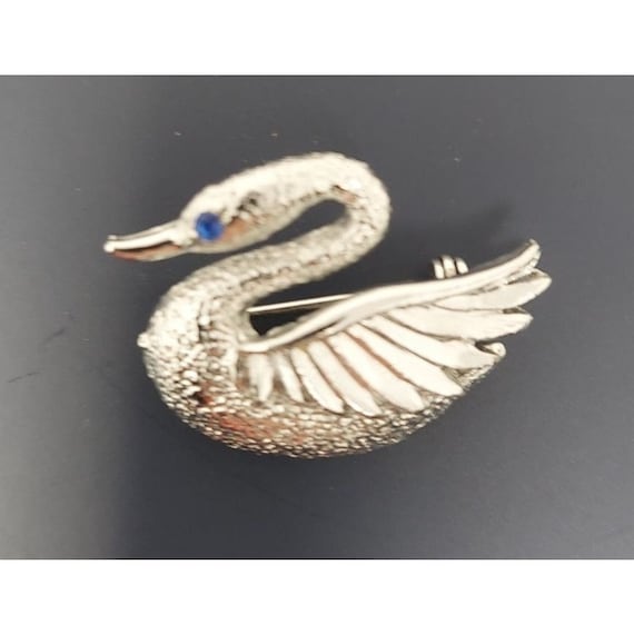 Vintage Gerrys Brushed Silver Swan Brooch Pin Blue