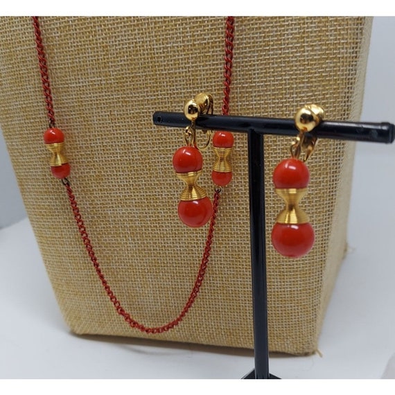 Stunning Red Lucite Gold Tone Retro Red Chain Cli… - image 6