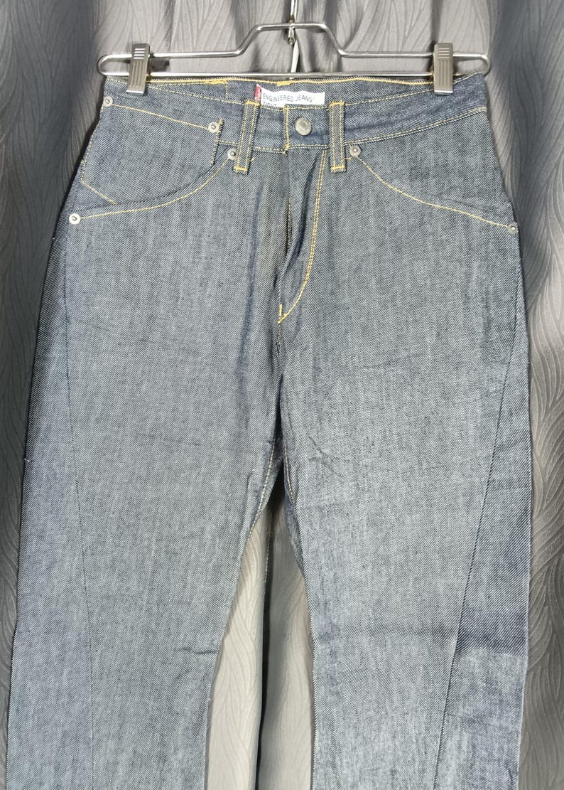 Vintage 00s Twisted Levis Engineered Zipper Fly Tight Lady s Jeans Size vintage-00s-twisted-levis-engineered-zipper-fly-tight-lady-s-jeans-size
