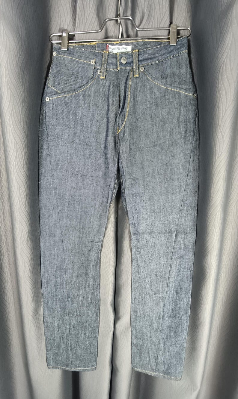 Vintage 00s Twisted Levis Engineered Zipper Fly Tight Lady s Jeans Size vintage-00s-twisted-levis-engineered-zipper-fly-tight-lady-s-jeans-size