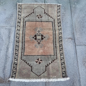 Alfombra de 1,6 x 2,7 pies, alfombra turca vintage, alfombra gris y marrón.