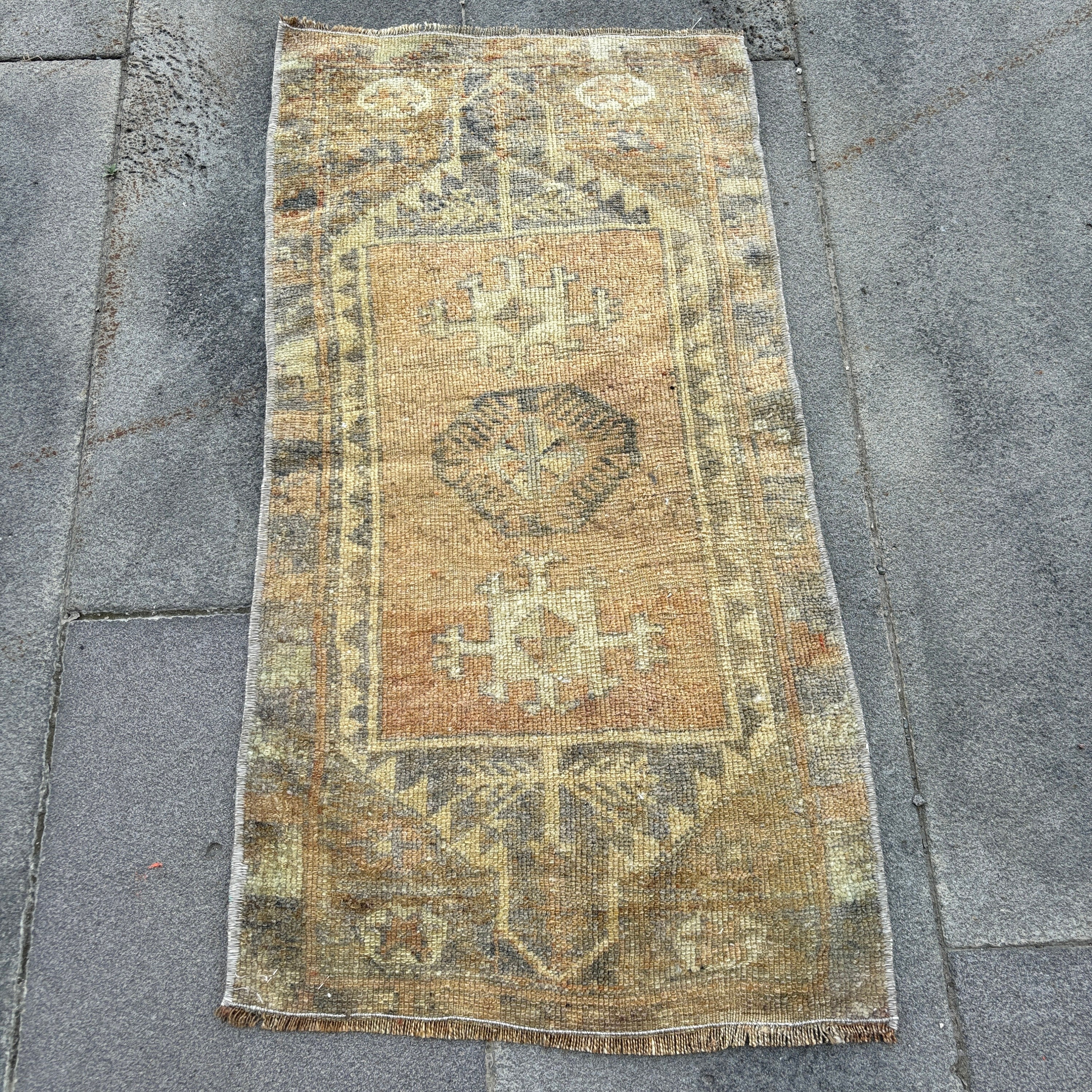 レア柄　gradation small rug ヴィンテージトルコラグ ミニヴィンテージトルコラグ - 1.9 x 3.7 - Etsy 日本