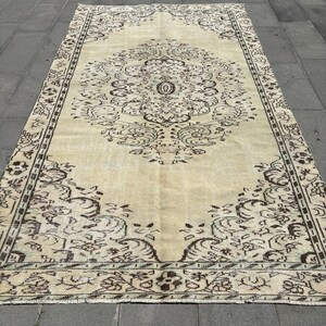 Vintage Rug, Turkish Rug, 6x10 Large Rug, Anatolian Rug, Rugs For Salon, 5.5x9.9 ft Beige Rug, Wool Rug, Vintage Decor, Muted Oushak Rug,