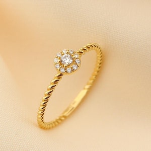 14K Gold Cubic Zirconia Ring: Twisted Band Solitaire
