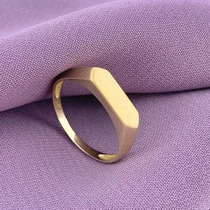 14K Solid Gold Signet Ring – Personalized Initial Ring – Flat Top Gold Ring for Women – Custom Engraved Pinky Ring – Minimalist Gold Jewelry