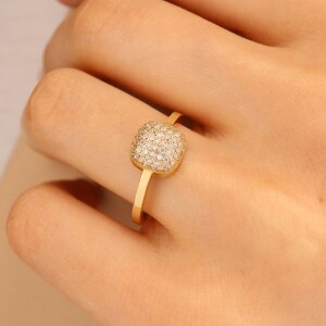 14 Carat Gold Square Ring: Minimalist Fine Jewelry