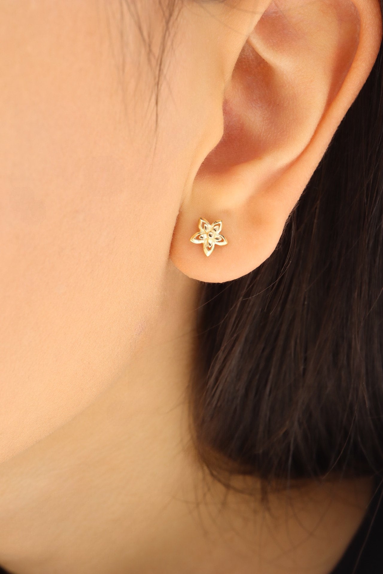 14k Flower Shaped Earrings, Gold Flower Earrings, Gift for Her,star Pattern  Flower Earrings, Stud Earrings, Gift for Kids, Gift for Her - Etsy