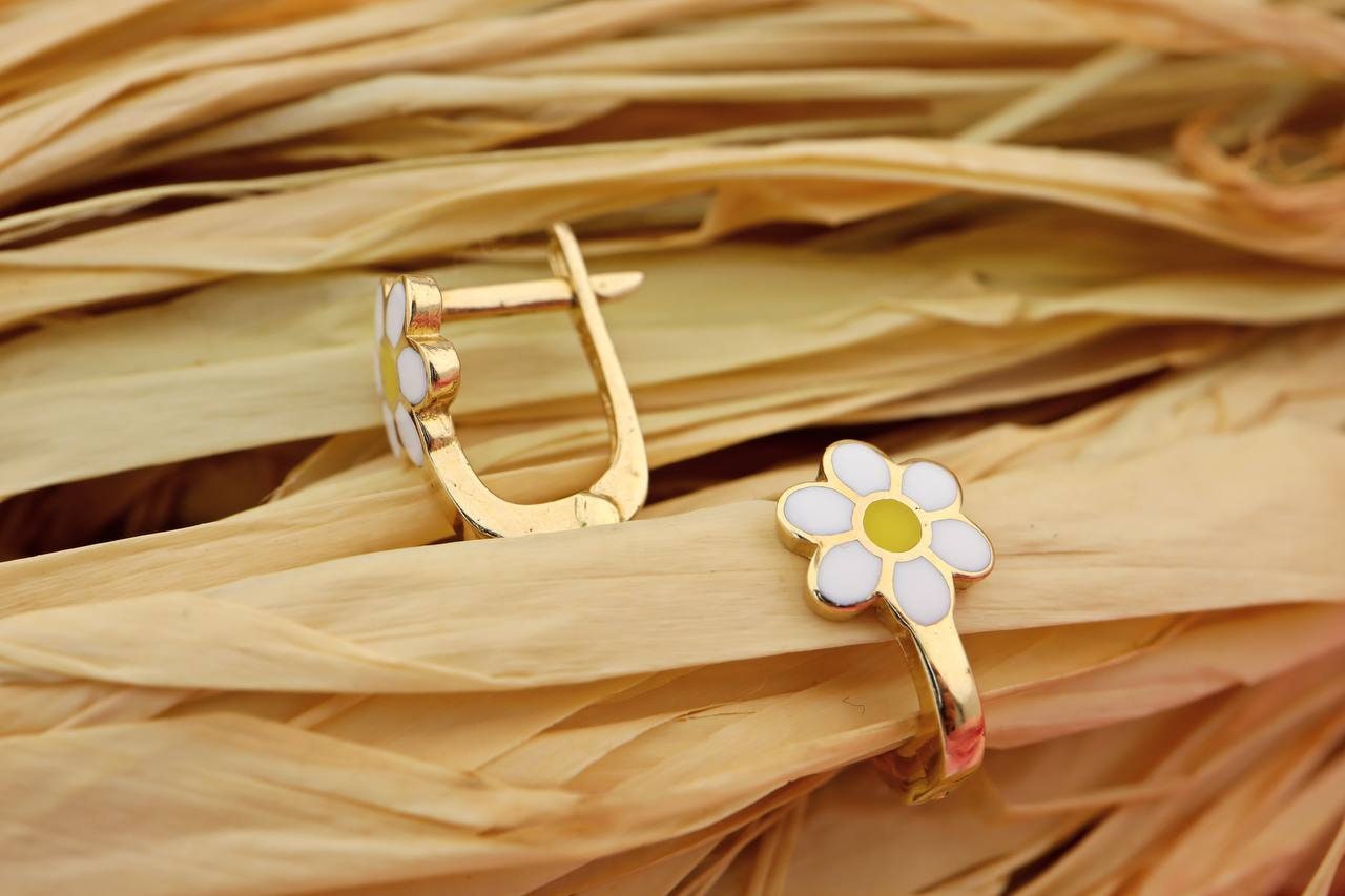 14k Solid Gold Daisy Earrings,gold Daisy Earrings,fun