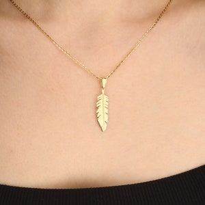 14K Gold Feather Necklace – Dainty Solid Gold Nature Pendant – Minimalist Feather Charm – Boho Gold Jewelry – Gift for Her