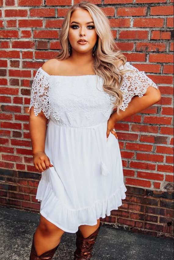 Plus Size White Off-the-shoulder Lace 