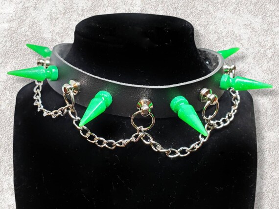 Goth choker with chain and spikes