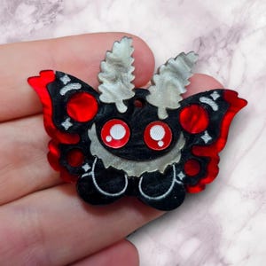 Mothman Earrings, cute cryptid art, mothman jewelry, cryptid jewelry, cryptid earrings, cute goth earrings, creepy jewelry, moth man art afbeelding 2