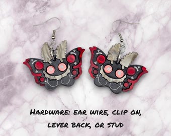Pendientes de hombre polilla, arte críptido adorable, joyas de hombre polilla, joyas de críptido, pendientes de críptido, pendientes góticos adorables, joyas espeluznantes, arte de hombre polilla
