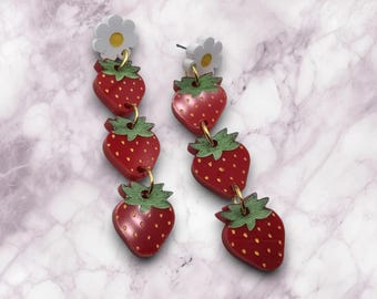 Puces d'oreilles chaîne fraise, boucles d'oreilles en acrylique, puces d'oreilles fraise, bijoux cottage, accessoires kawaii, bijoux fairy kei