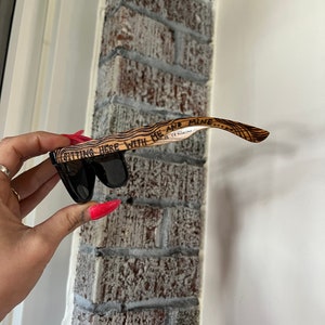 Gafas de sol polarizadas PyroGlam - Detalles quemados en madera- Personalización