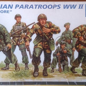 May include: A plastic model kit of Italian paratroopers from World War II, labeled "ITALIAN PARATROOPS WW II "FOLGORE" 1:35 No. 303 ITALE RI"