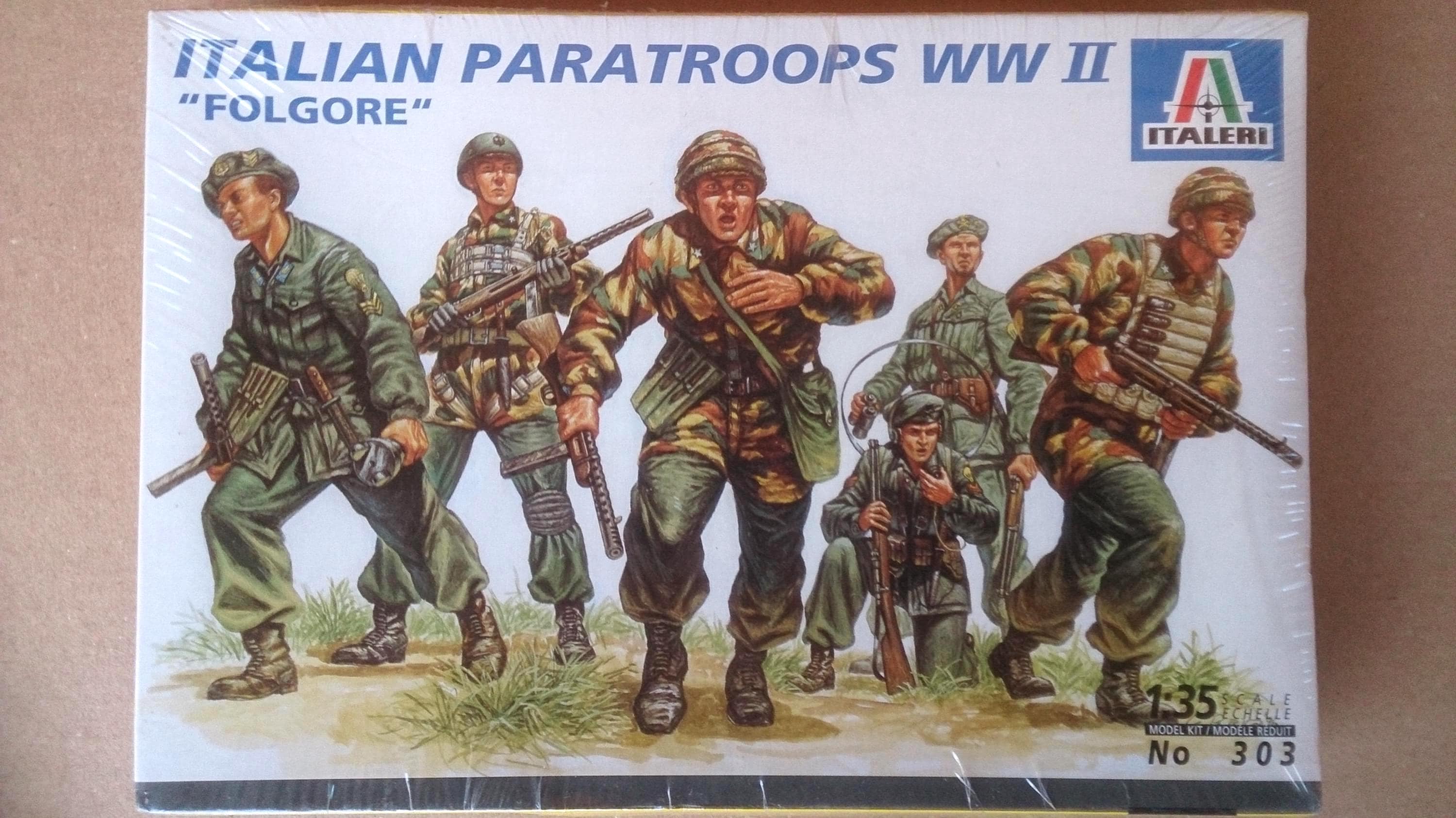 1:35 Italeri 303 - Italian Paratroopers WWII 