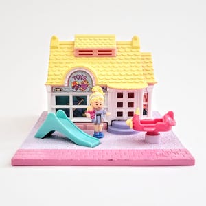 Bluebird Polly Pocket Toy Shop Pollyville House Toy with One Doll Vintage 1993 90s