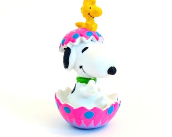 Snoopy Woodstock Easter Egg Miniature PVC Figure, Vintage Peanuts Toy Figurine, Charlie Brown Toy, 80s 90s Nostalgia, Easter Decor Gifts
