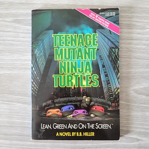 Teenage Mutant Ninja Turtles Lean Gren and On the Screen 1990 Vintage Paperback Book Movie Novelization, Very Good Condition