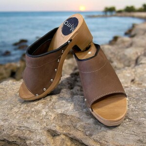 Beautiful, fashionable and stylish clogs women's clogs handmade