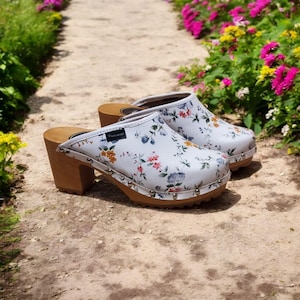 Handmade Floral Wooden Clogs – Vintage Style Leather Mules with Rubber Sole – Comfortable Slip-On Clogs for Women