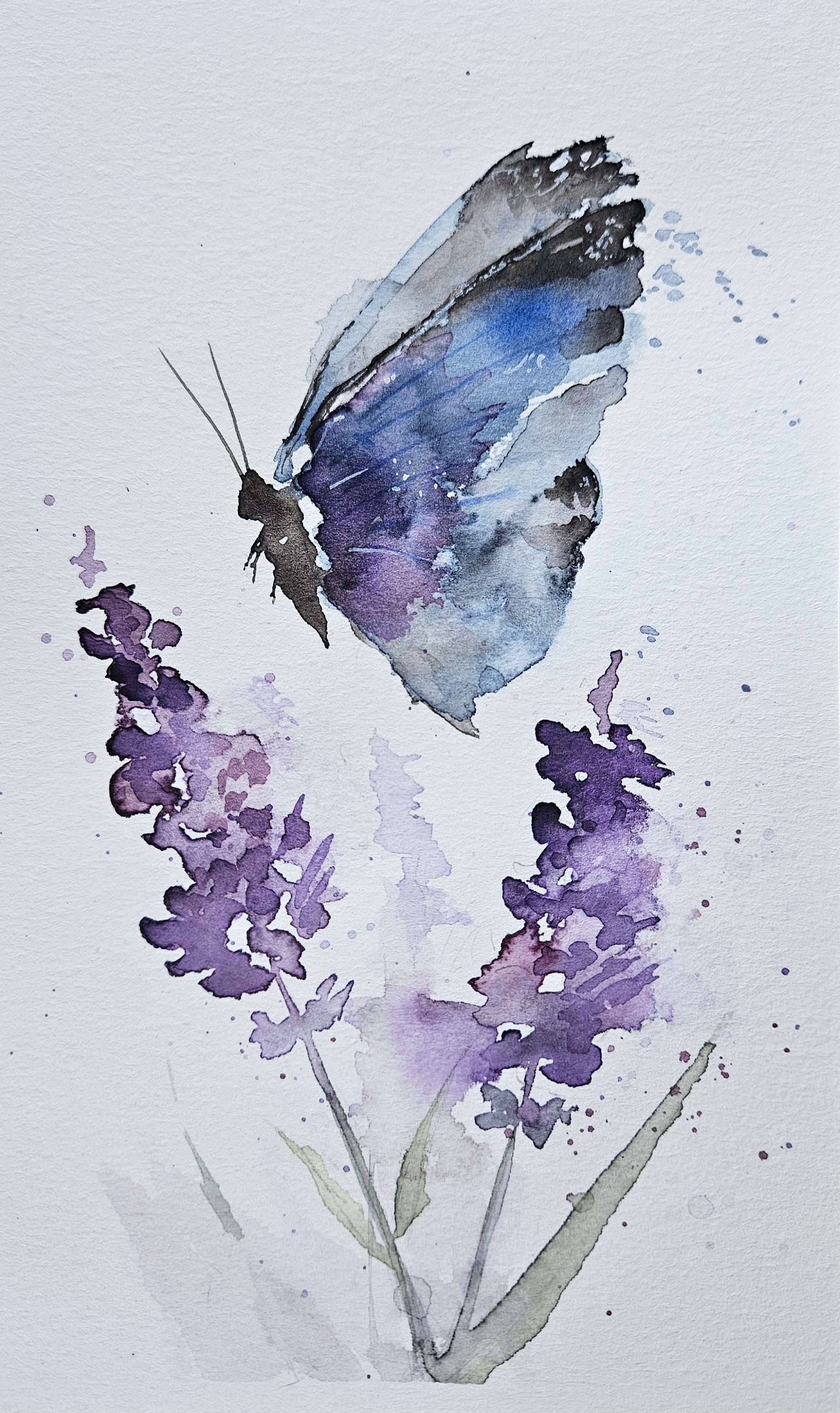 Carta da parati Floreale Delicata composizione ad acquerello con glicine a cascata nei toni tenui della lavanda e del rosa, che crea un'atmosfera pacifica, n. w04034 - negozio online