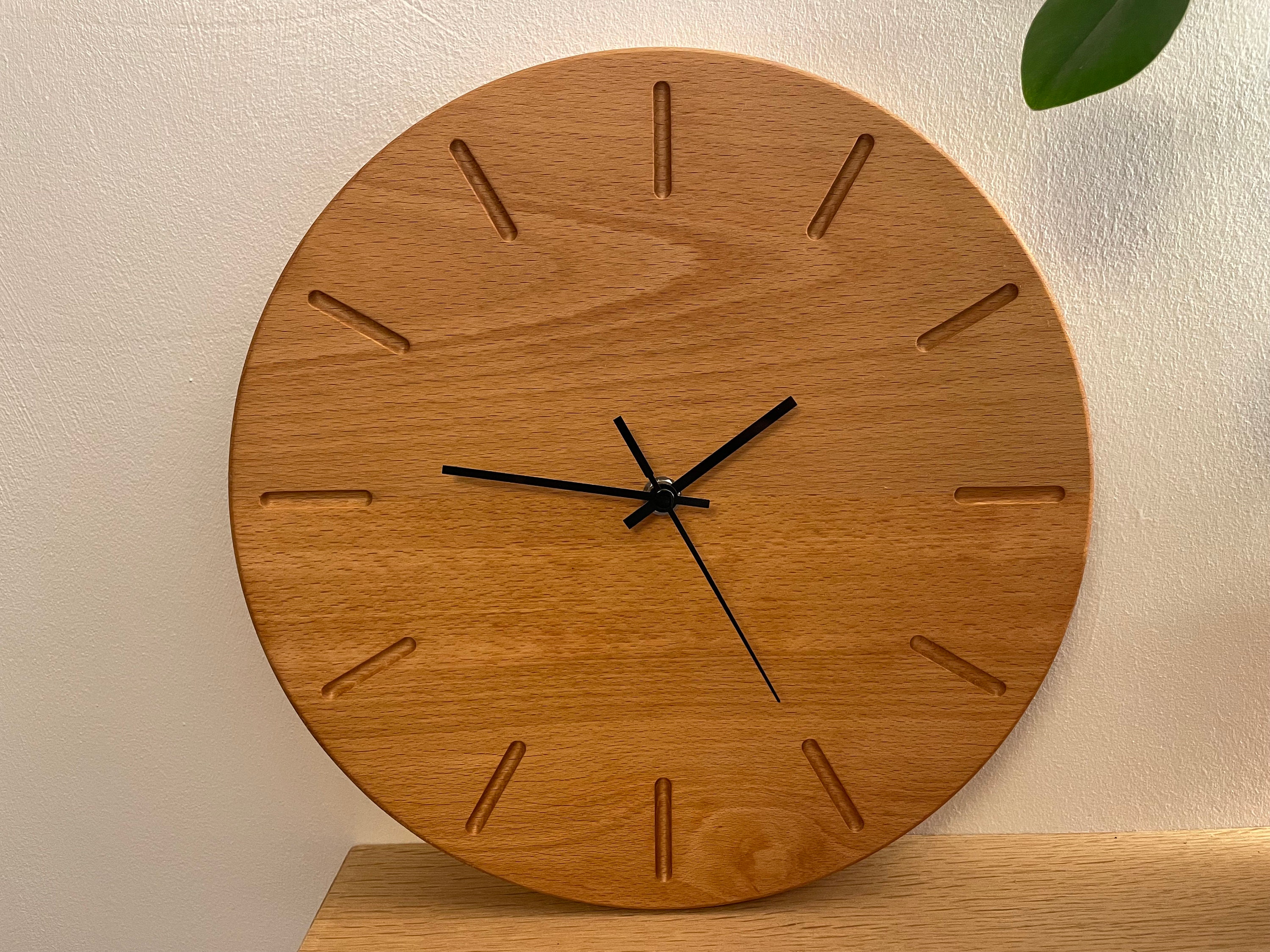 Wanduhr Holz Uhr personalisierbar - 20 cm Höhe - Geschenkidee Kleines  Geschenk Wunschtext Acryl Lautlos 