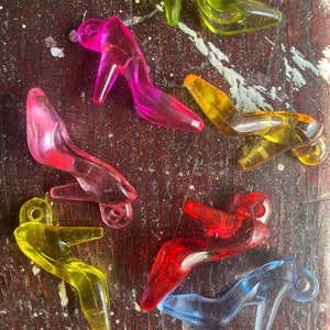 high heel charm/tiny high heel pendant/tiny resin high heal/shoe charms