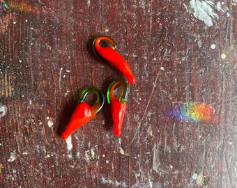 lamp work chili pepper charm/glass pepper charm/chili pepper pendant