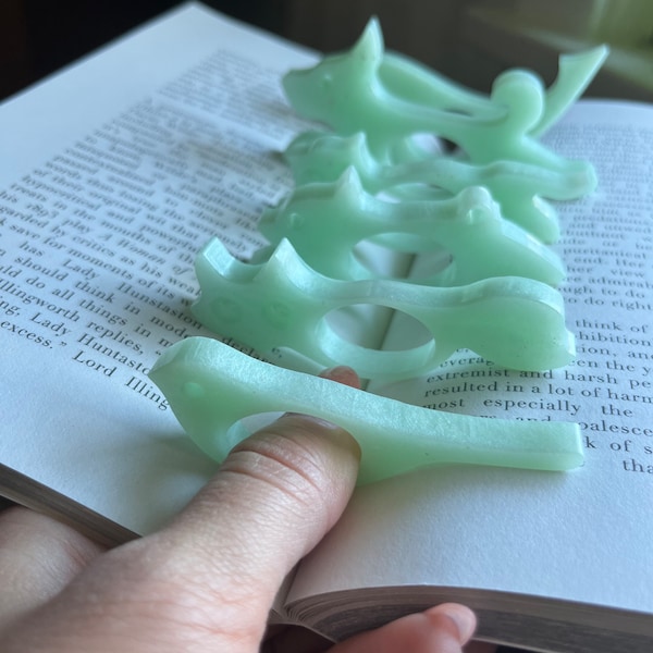 Page holder/book holder/thumb book holder/resin bookmark/animal/whale/dog/fox/bird/fox/cat/pig- pearly sea foam shimmer animals