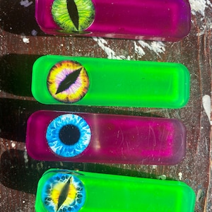 Resin hair clippie/monster eye clips/spooky eyeball clippies