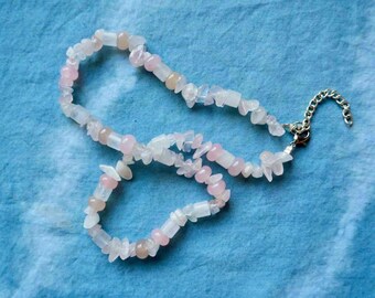 Handgjort halsband med rosenkvartspärlor | Unika kristallsmycken