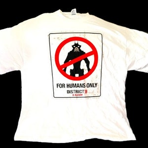 District 9 (2009) Official Movie Promo T-Shirt (Size Extra Large)- Free Shipping.