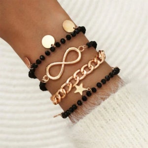 Pulseras apilables vintage.