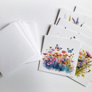 9 Mini cartões comemorativos com envelopes, feitos à mão, flores de primavera, verão. Branco em branco. 3x3 polegadas. Tudo artesanal, feito sob encomenda.