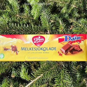 Freia Melksjokolade Daim 2 Pack Freia Milk Chocolate with Daim 200 grams 2 Pack image 3