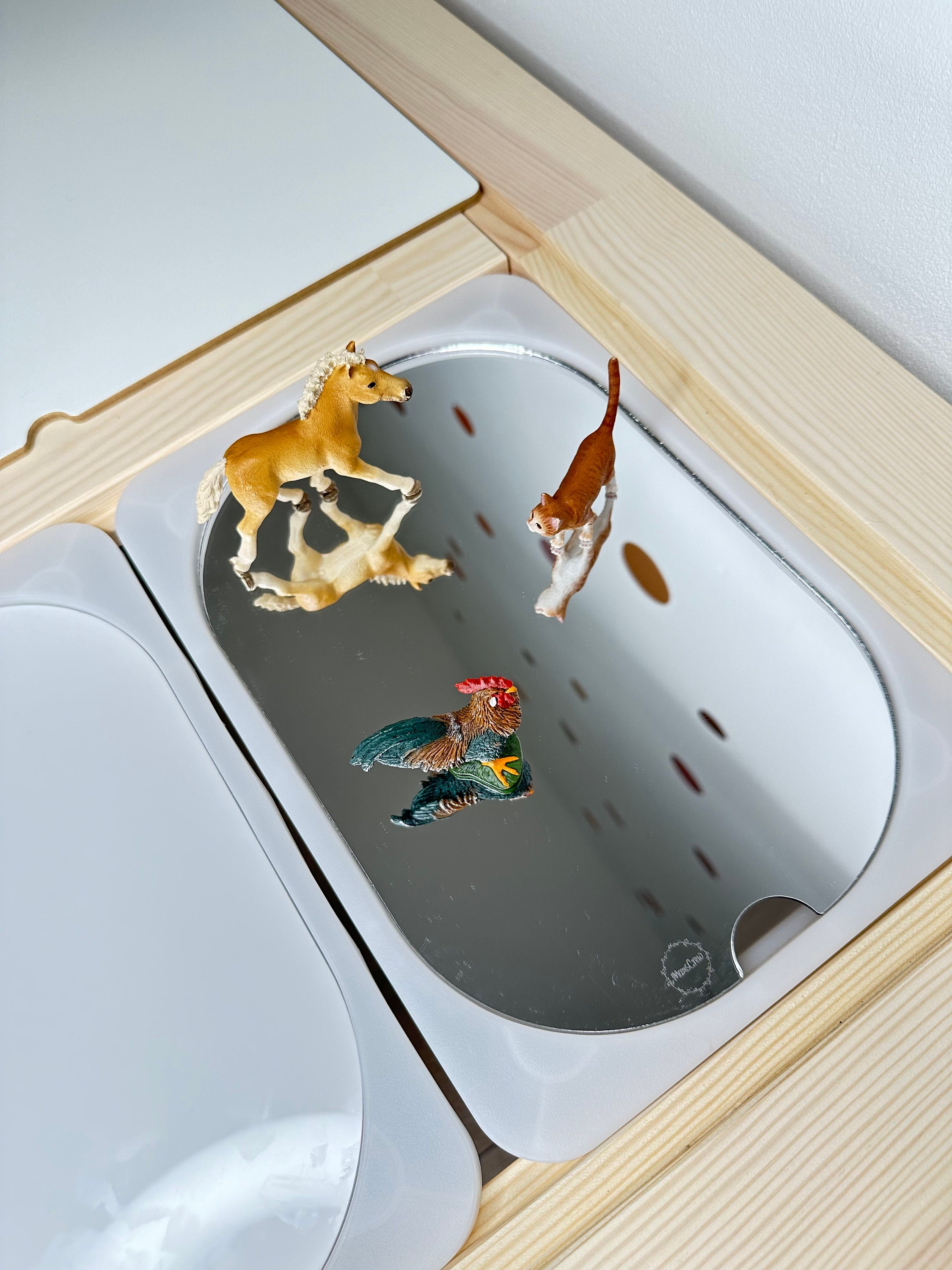 Montessori-Spiegel mit Haltestange -  Österreich