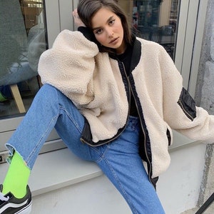 Dubbelsidig bomberjacka i fuskpäls