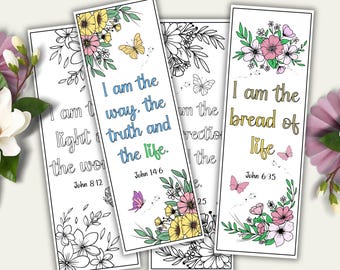Op de afbeelding: Vier witte bladwijzers met bloemen- en vlindermotieven. Elke bladwijzer bevat een ander bijbelvers in een handgeschreven lettertype. De verzen zijn onder meer: "Ik ben de weg, de waarheid en het leven" en "Ik ben het brood des levens."