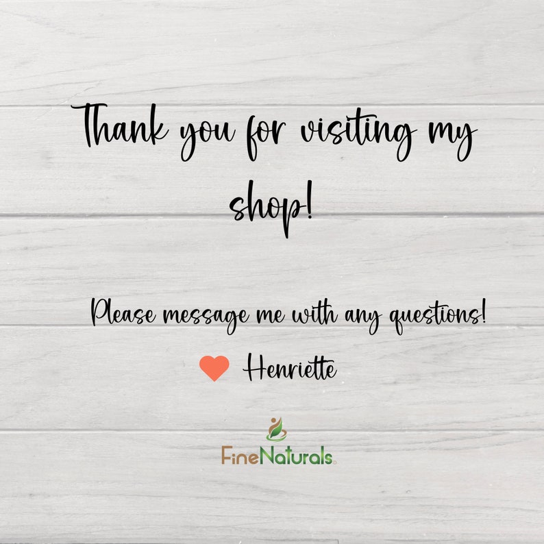 Puede incluir: Fondo de madera blanca con el texto "Thank you for visiting my shop!" en escritura negra. Debajo, dice "Please message me with any questions!" con un coraz&oacute;n y el nombre "Henriette". El logotipo de "Fine Naturals" est&aacute; en la parte inferior.