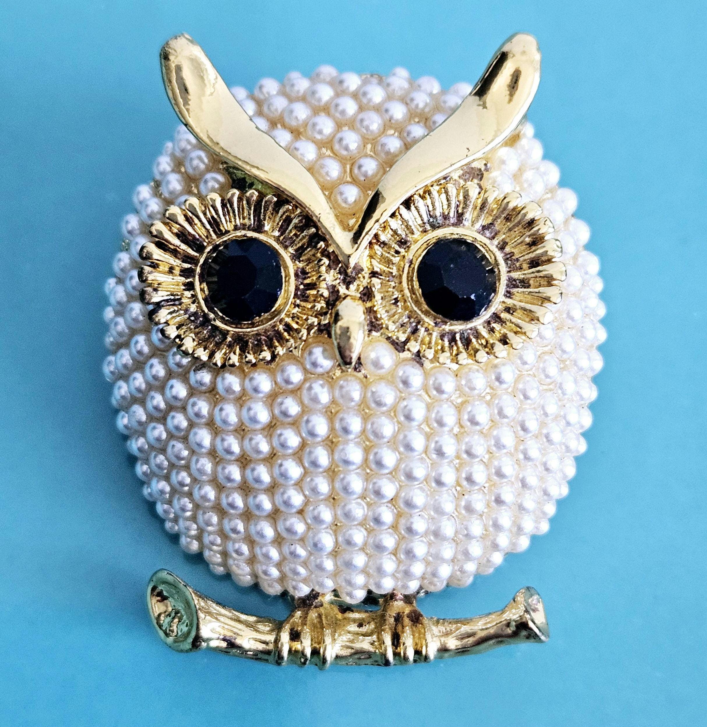 Vintage Faux Pearl Owl Brooch, Gold Tone, White Pearl Beads, Rhinestone Eyes, Unsigned. Small Owl Pi