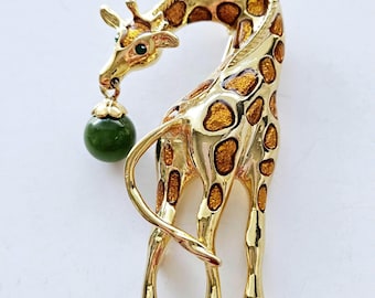 Vintage Giraffe Brooch: Gold Tone Enamel Figural Pin