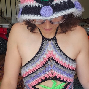 Top dos nu The Kush Kween gris, rose, noir et violet, feuilles en pot, crochet 420 fait main image 2