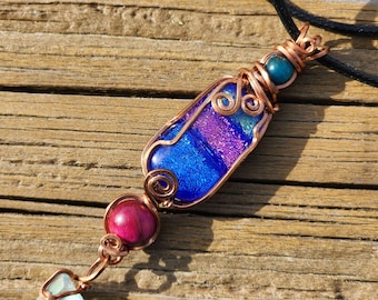 Djinn blessed wish talisman - For manifestation workings - Copper-wrapped dichroic glass amulet