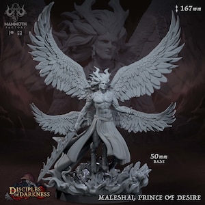 Pode incluir: Uma figura miniatura cinzenta detalhada de um anjo alado com uma espada. O anjo tem cabelo comprido e uma coroa. A base da figura é um desenho em espiral e ardente. A figura tem 167 mm de altura e a base 50 mm. "MALESHAI, PRINCE OF DESIRE" está escrito abaixo da base.