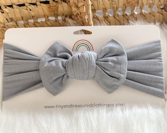Bandeau avec noeud en bambou gris koala, noeuds pour cheveux pour filles, noeuds pour bébé, noeud de noeud, noeuds pour bébé fille, cadeau pour nouveau-né fille, tenue de bébé fille, photo de nouveau-né