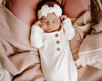 Robe de bébé nouée en bambou blanc doux, robe de chambre nouée pour nouveau-né, meilleur cadeau de baby shower, accessoire photo nouveau-né, tenue pour nouveau-né pour le retour à la maison, robe de bébé
